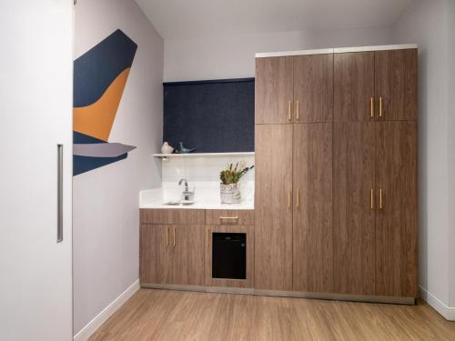 King Suite with Sofa Bed and Whitestone Bridge View del hotel voco Fiorello - LaGuardia East, an IHG Hotel