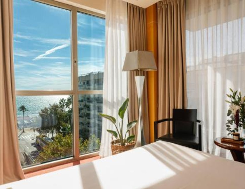 Suite Junior de 2 dormitorios con vistas al mar del hotel MiM Sitges member of Meliá Collection. Foto 2