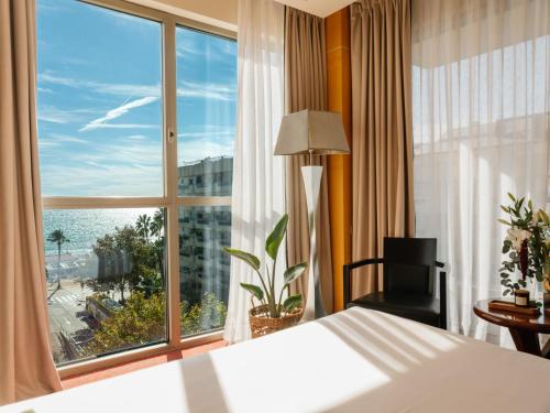 Suite Junior de 2 dormitorios con vistas al mar del hotel MiM Sitges member of Meliá Collection. Foto 3