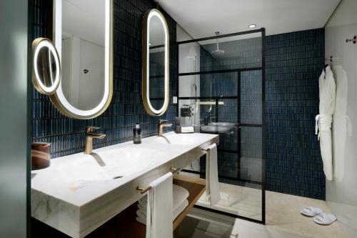 Estudio con balcón del hotel Hard Rock Marbella – Puerto Banús. Foto 4