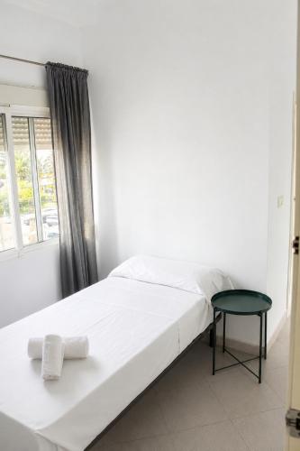 Habitación Triple del hotel Malvarrosa Beach Rooms. Foto 5