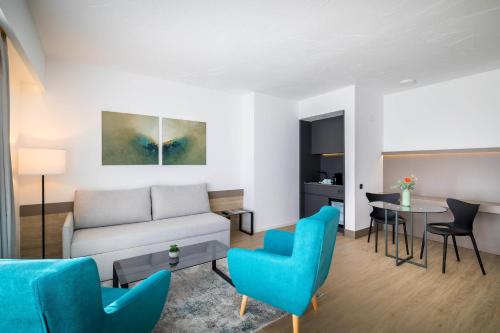 Suite Junior del hotel Occidental Puerto Banús. Foto 8