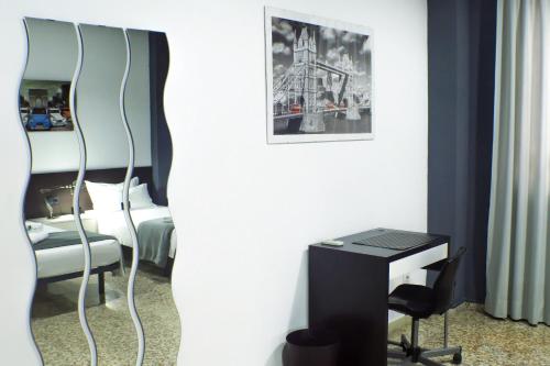 Habitación Triple con baño compartido del hotel Quart Youth. Foto 1