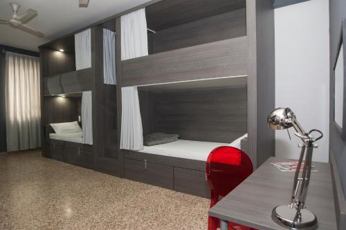 Cama en habitación compartida mixta de 8 camas del hotel Quart Youth
