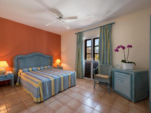 Habitación Doble Básica del hotel BlueBay Banus. Foto 4
