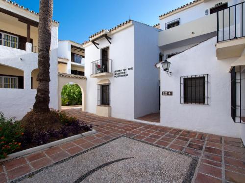 Habitación Doble Básica del hotel BlueBay Banus. Foto 5