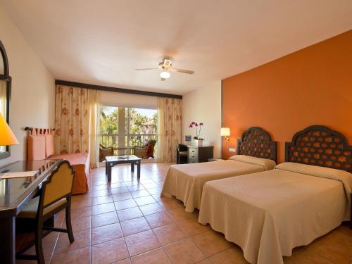 Habitación Superior del hotel BlueBay Banus. Foto 5
