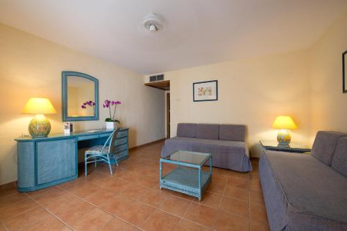 Habitación Familiar del hotel BlueBay Banus. Foto 2