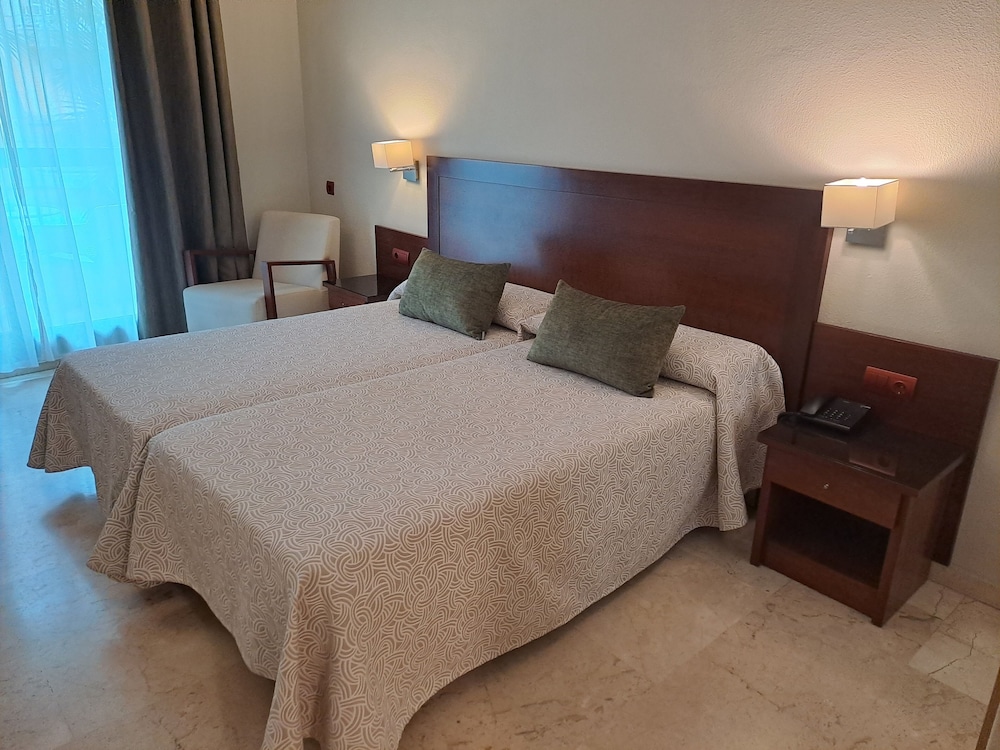 Habitación doble, terraza del hotel Torremar