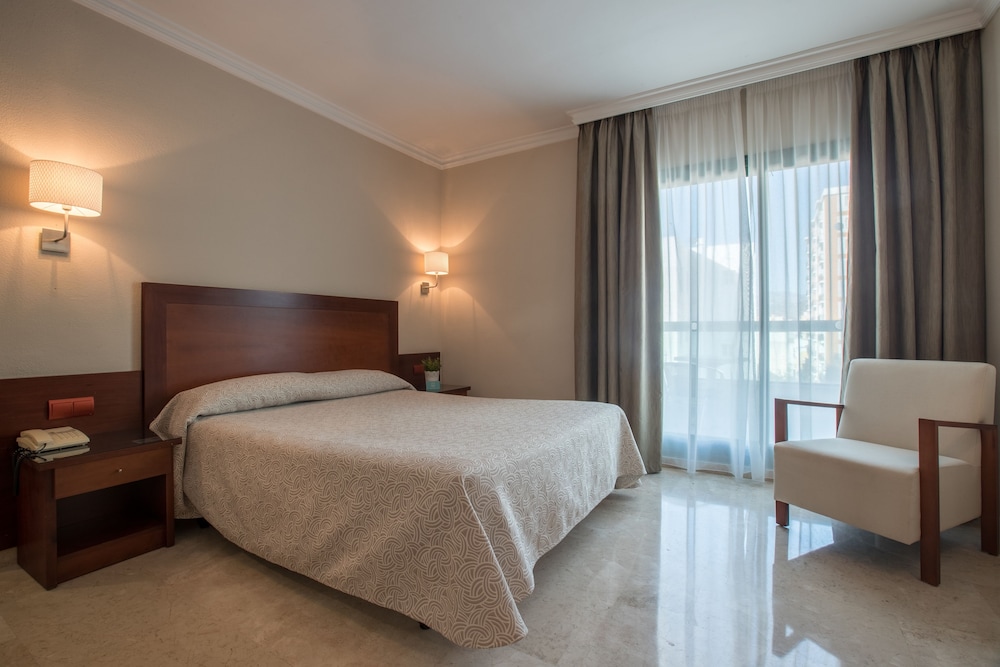 Habitación Familiar del hotel Torremar. Foto 1