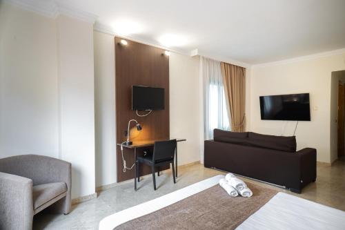 Suite Junior con terraza del hotel Mainake. Foto 1