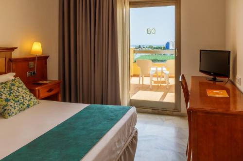 Habitación Doble con vistas laterales al mar - 1 o 2 camas del hotel BQ Andalucia Beach. Foto 4