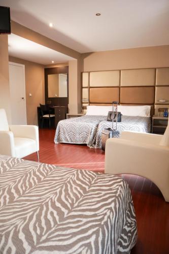 Habitación Triple del hotel Benetússer. Foto 1