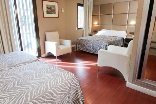 Habitación Triple del hotel Benetússer. Foto 2