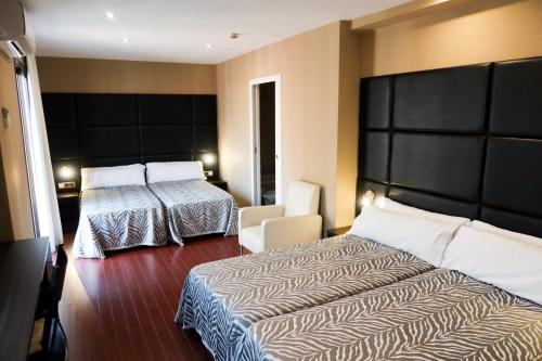 Habitación cuádruple del hotel Benetússer. Foto 3
