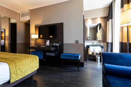Habitación Triple Executive - Edificio independiente del hotel Rome Times. Foto 5
