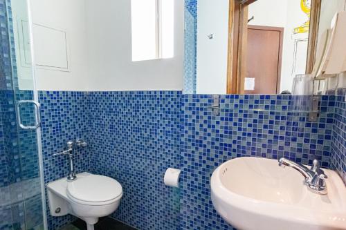 Habitación con cama grande del hotel JG Sohotel. Foto 6