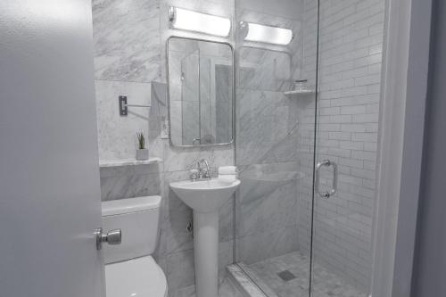 Habitación Deluxe con 2 camas queen del hotel Belleclaire. Foto 2