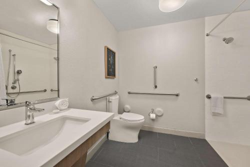 Suite Estudio Estándar con ducha a ras de suelo - No fumadores del hotel Sonesta Simply Suites Jersey City