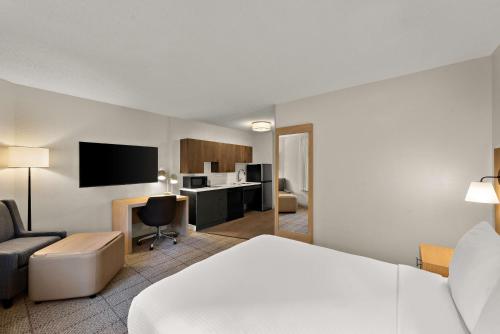 Suite Estudio con cama grande y bañera adaptada para personas de movilidad reducida - No fumadores del hotel Sonesta Simply Suites Jersey City. Foto 2