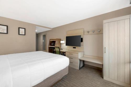 Habitación Doble con cama extragrande - No fumadores del hotel Country Inn & Suites by Radisson, Staten Island. Foto 1