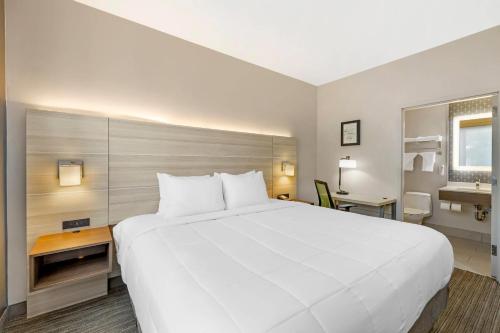 Habitación Doble con cama extragrande - No fumadores del hotel Country Inn & Suites by Radisson, Staten Island. Foto 2