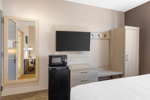 Habitación Doble con cama extragrande - No fumadores del hotel Country Inn & Suites by Radisson, Staten Island. Foto 3