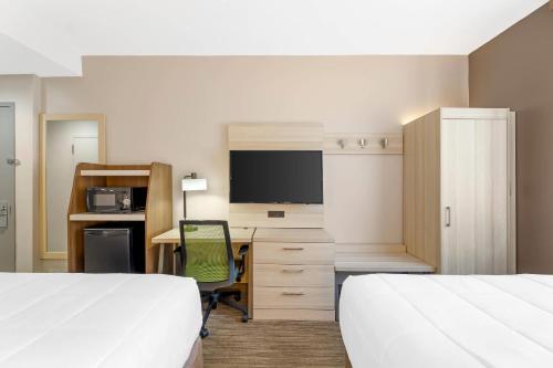 Habitación cuádruple con 2 camas grandes - No fumadores del hotel Country Inn & Suites by Radisson, Staten Island. Foto 1
