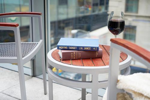 Estudio con terraza del hotel 48Lex. Foto 3