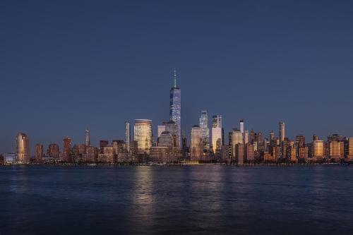 Habitación Doble con 2 camas dobles y vistas a la ciudad de Nueva York del hotel Hyatt Regency Jersey City on the Hudson. Foto 3