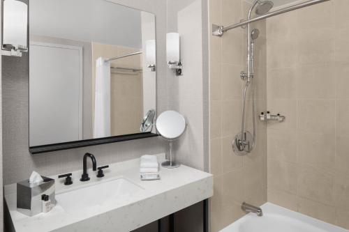 Habitación Doble con 2 camas dobles y vistas al río del hotel Hyatt Regency Jersey City on the Hudson. Foto 3