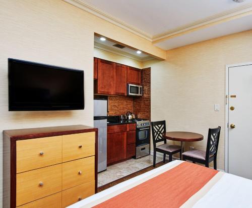 Estudio con 1 cama grande del hotel Radio City. Foto 3
