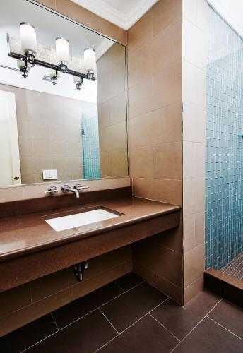 Apartamento Ático de 1 dormitorio con cama extragrande del hotel Radio City. Foto 4