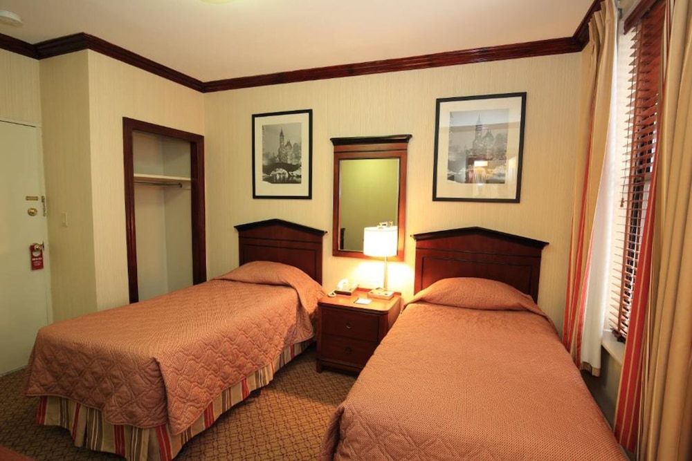 Estudio, 2 camas individuales, cocina básica del hotel Radio City. Foto 2