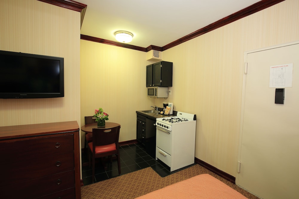 Estudio, 2 camas individuales, cocina básica del hotel Radio City. Foto 4