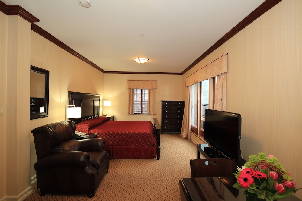 Ático, 1 cama de matrimonio grande, cocina básica del hotel Radio City