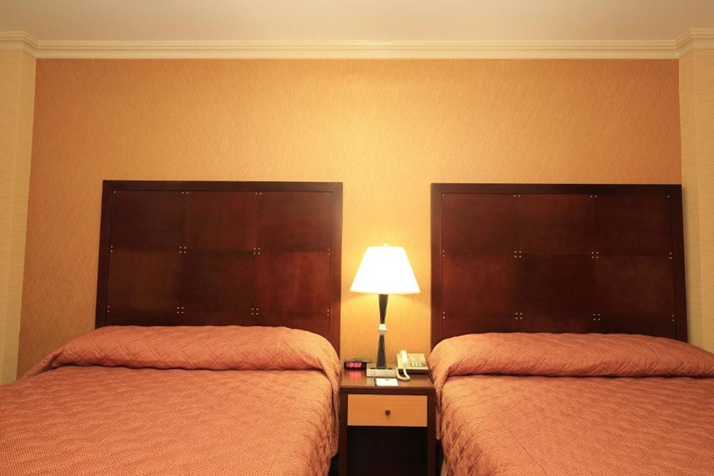 One Bedroom with 2 double beds plus sofa bed with Kitchenette - Mobility Accessible del hotel Radio City. Foto 1