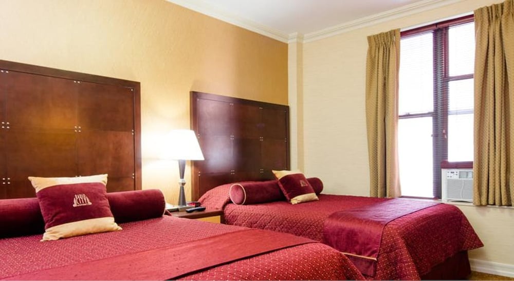 Apartamento, varias camas, cocina básica del hotel Radio City. Foto 2