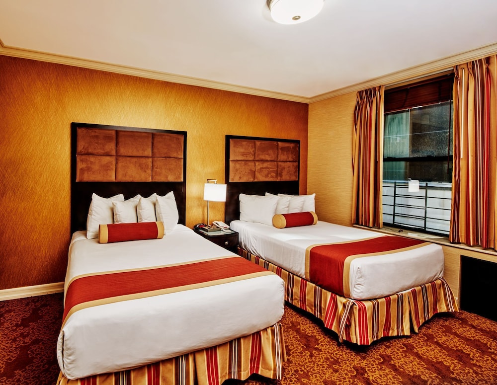 Apartamento, varias camas, cocina básica del hotel Radio City. Foto 3