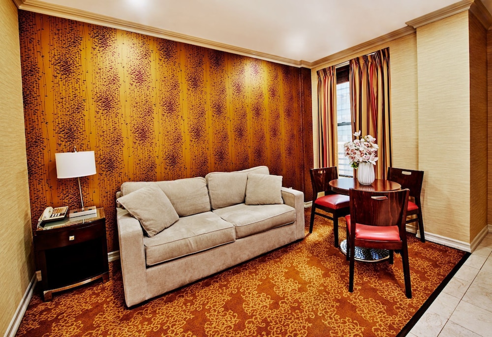 Apartamento, varias camas, cocina básica del hotel Radio City. Foto 6