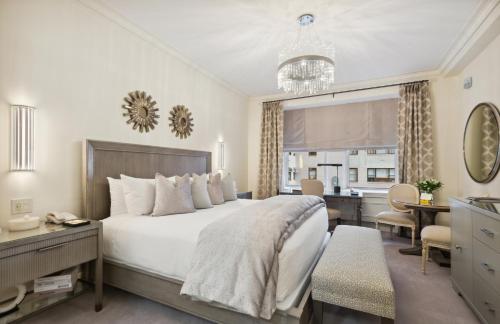 Habitación Interior con cama extragrande del hotel Sherry Netherland. Foto 4