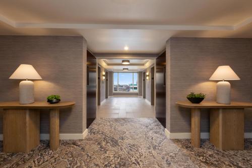 Deluxe King Room with Adapted Tub - Mobility Accessible del hotel Westin Jersey City Newport. Foto 4