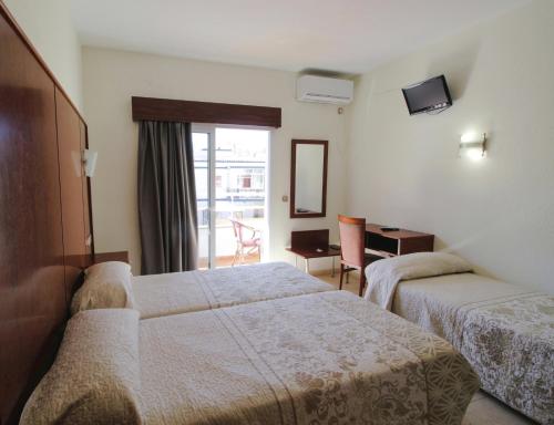 Habitación Triple del hotel Nch Torremolinos. Foto 2