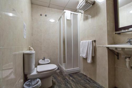 Habitación Triple del hotel Nch Torremolinos. Foto 4