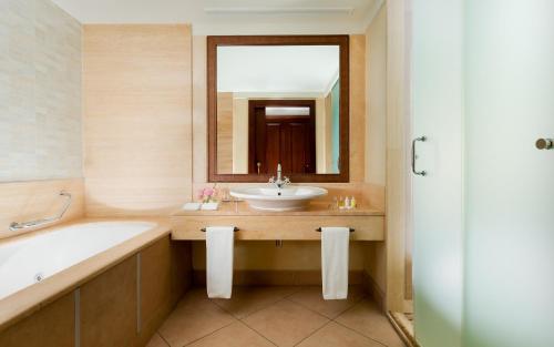 Habitación Deluxe King del hotel Rixos Almaty. Foto 2