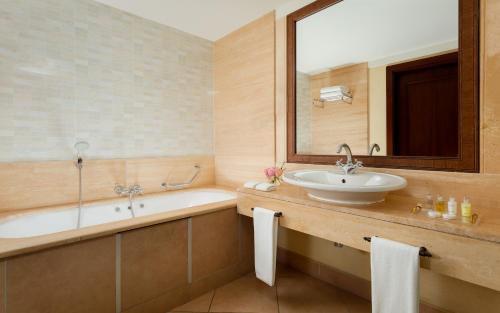 Habitación Doble Superior del hotel Rixos Almaty. Foto 1