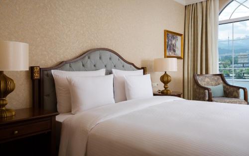 Suite Deluxe del hotel Rixos Almaty. Foto 3