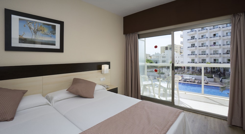 Habitación doble, 1 cama doble o 2 individuales, terraza, vistas a la piscina del hotel Sandos Griego. Foto 1