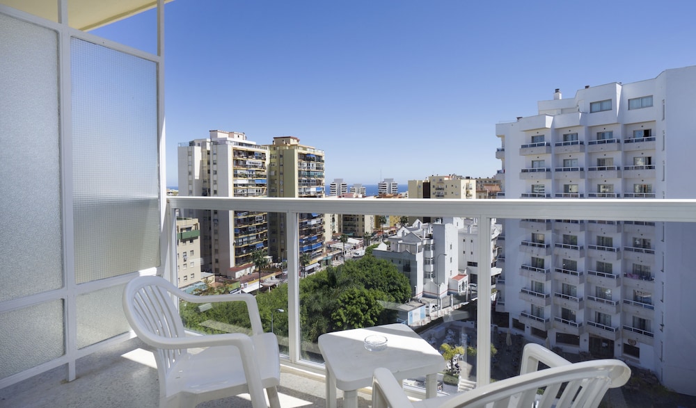 Habitación doble, 1 cama doble o 2 individuales, terraza, vistas a la piscina del hotel Sandos Griego. Foto 4