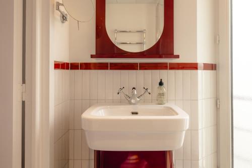 Habitación Clásica del hotel Salvia Paris. Foto 2